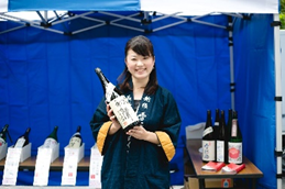 Hasegawa Shuzo Director and General Manager of Sales Dept. Hasegawa Yuko