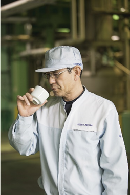Kiyosuzakura Jozo General Manager, Manufacturing Department (Chief Brewer) Kanada Fujihiko